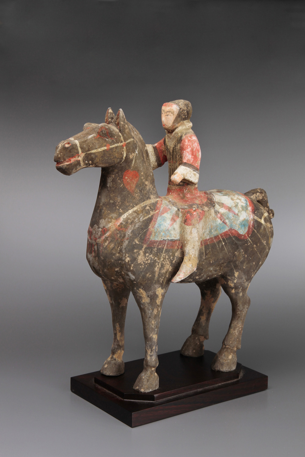 加彩騎馬人物俑　漢時代