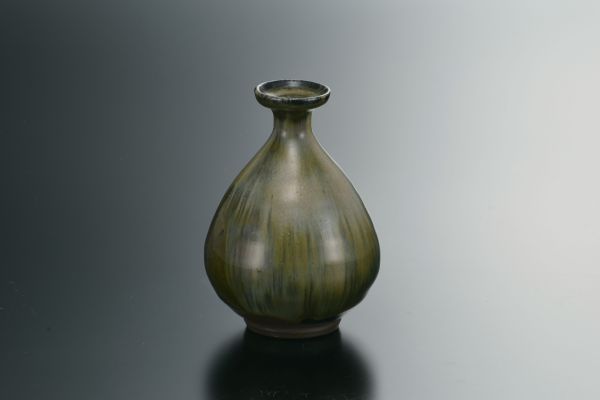 Marble glaze sake bottle by Kanya Yamamoto